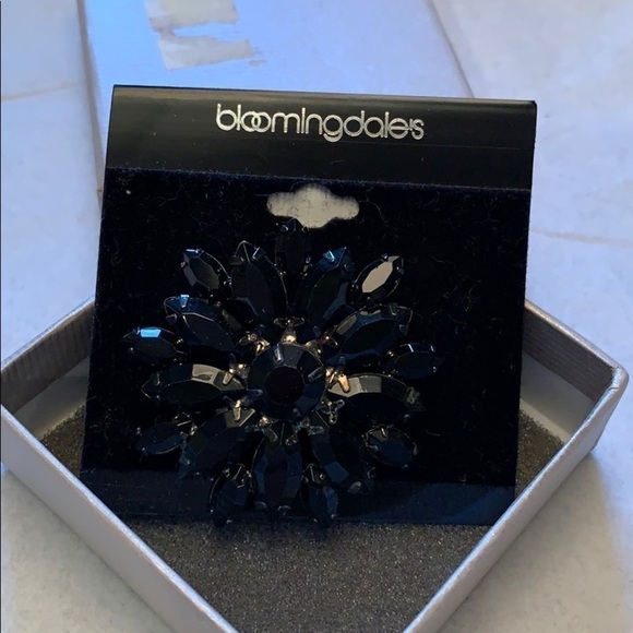 NWT Bloomingdale’s black floral brooch - Picture 1 of 3